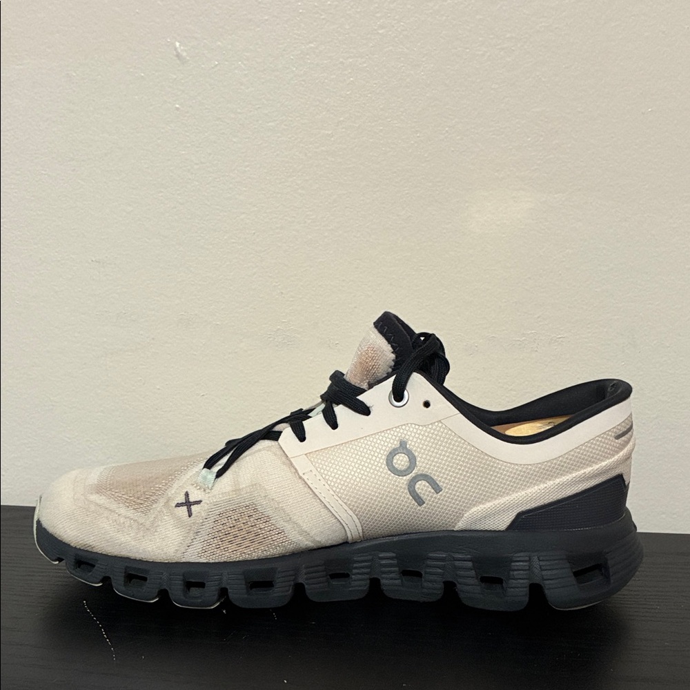 On Running clouds x3 sneakers fawn size8 - Picture 3 of 11